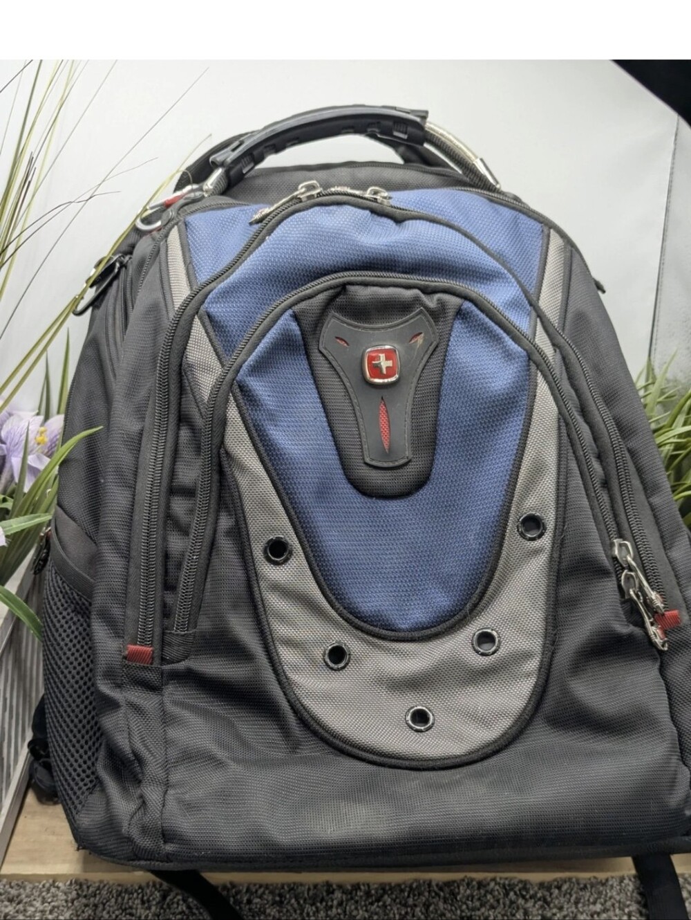 Wenger Ibex Black Gray 4 Pocket Hiking Backpack Padded Divider For 17" Laptop